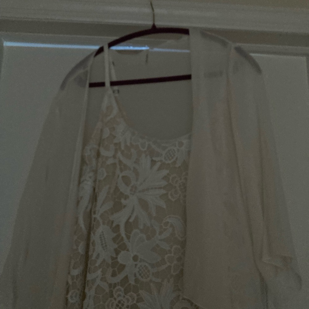 CAbi Cream 3D Lace Camisole M . Adjustable straps. soft surroundings shrug. - Picture 3 of 4